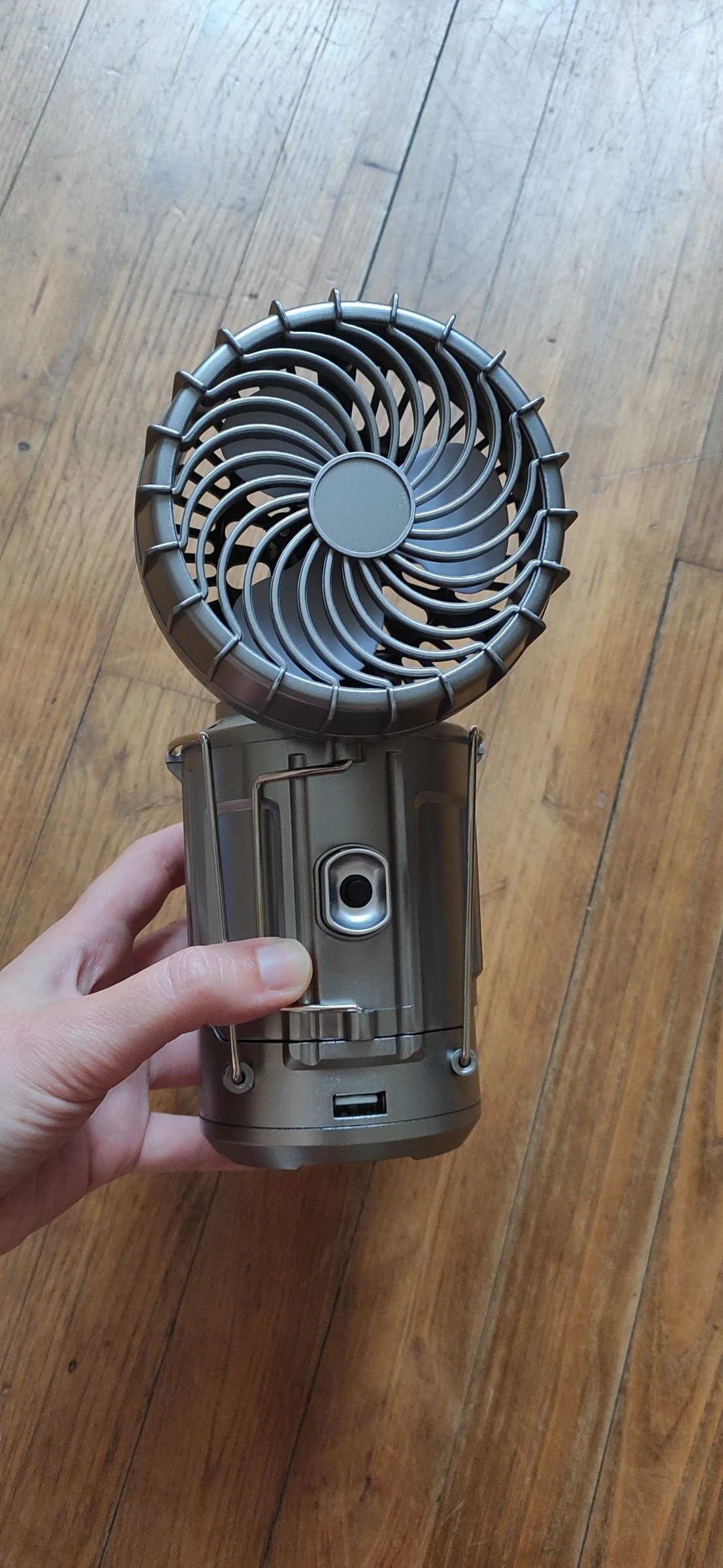 Petit ventilateur solaire avec lampe 